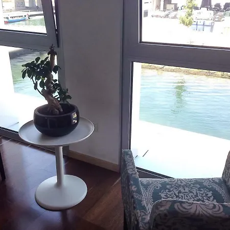 Apartment Host' In Ria